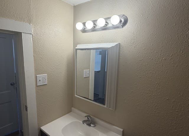 1015  Saint James, San Antonio, TX 78202 — photo 9