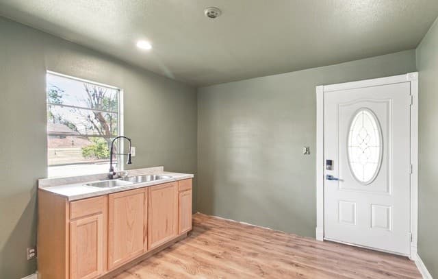 2238  Sw 19th St, San Antonio, TX 78207 — photo 8