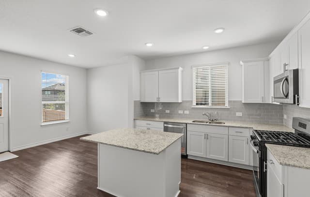 8231  Smithers Avenue, San Antonio, TX 78252 — photo 11