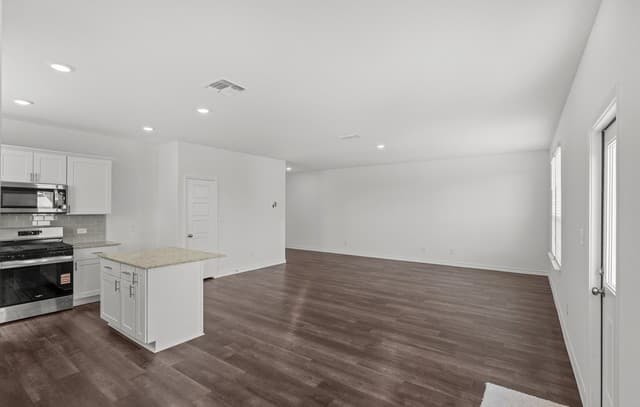 8231  Smithers Avenue, San Antonio, TX 78252 — photo 13
