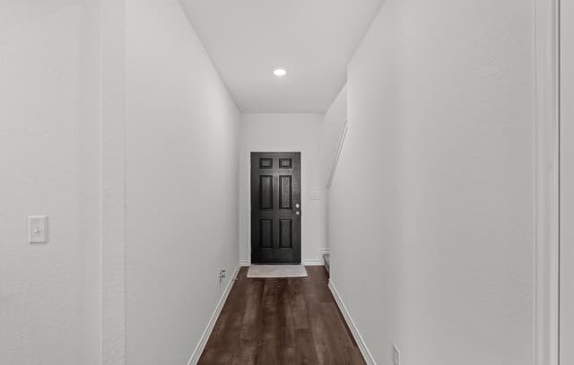 8231  Smithers Avenue, San Antonio, TX 78252 — photo 2