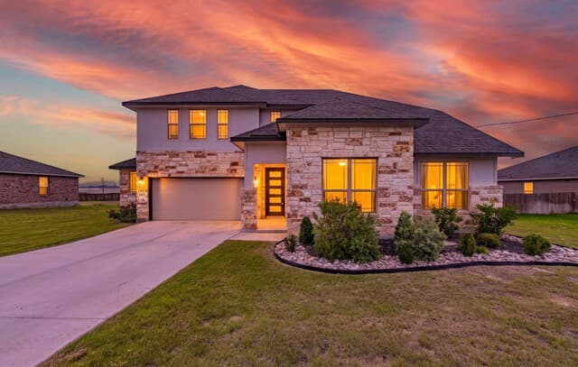 109  Willow Oak Trl, Floresville, TX 78114 — photo 2