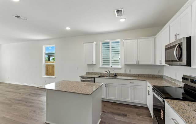 8369  Hamrick Circle, San Antonio, TX 78252 — photo 3