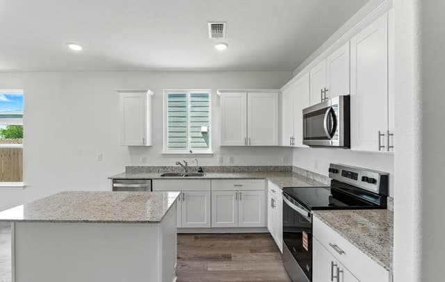 8369  Hamrick Circle, San Antonio, TX 78252 — photo 4