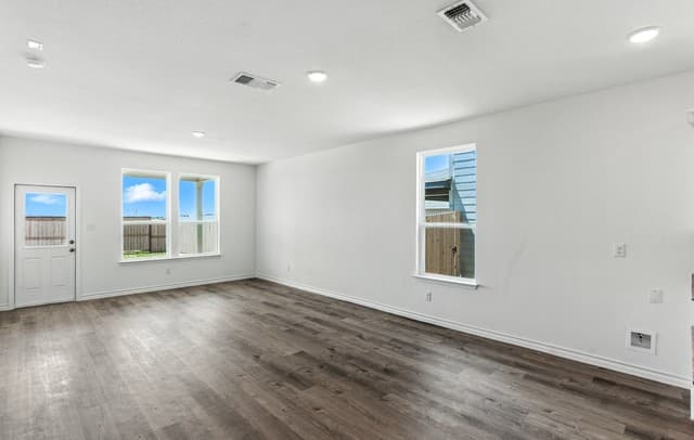 8369  Hamrick Circle, San Antonio, TX 78252 — photo 6