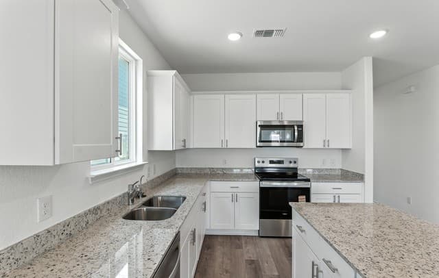 8369  Hamrick Circle, San Antonio, TX 78252 — photo 7