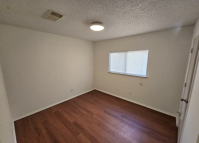 10311  Fork Crk, San Antonio, TX 78245 — photo 16