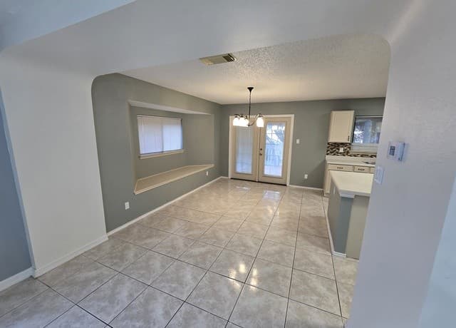 10311  Fork Crk, San Antonio, TX 78245 — photo 2