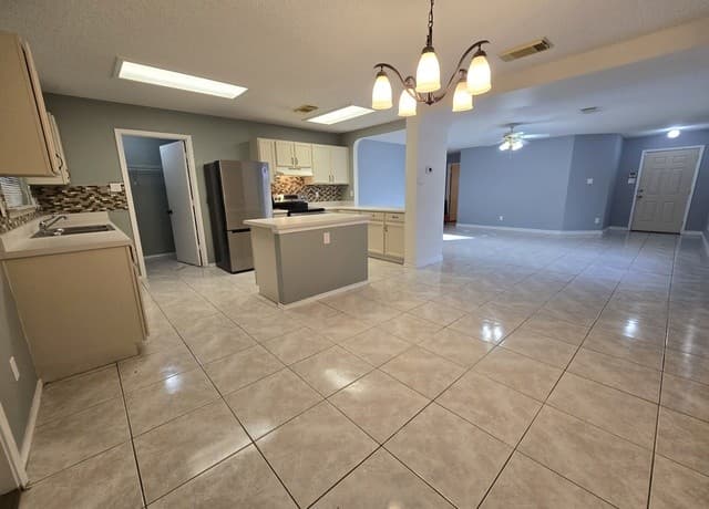 10311  Fork Crk, San Antonio, TX 78245 — photo 4