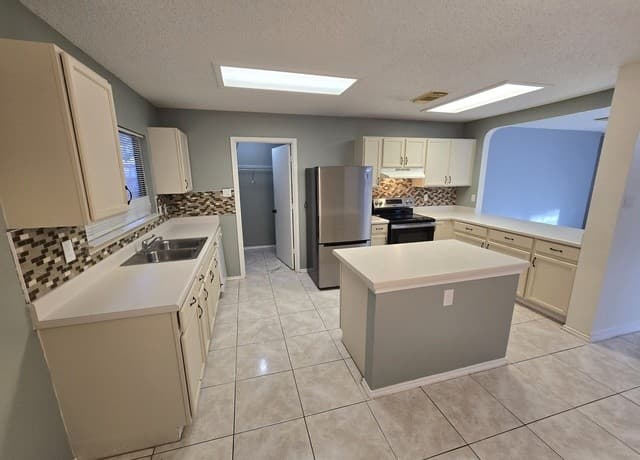 10311  Fork Crk, San Antonio, TX 78245 — photo 8