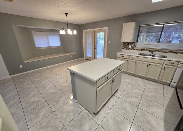 10311  Fork Crk, San Antonio, TX 78245 — photo 9