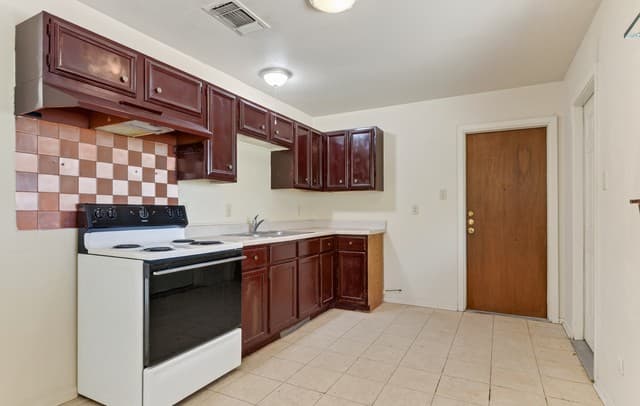 1037  Valley Forge Dr, Schertz, TX 78154 — photo 6