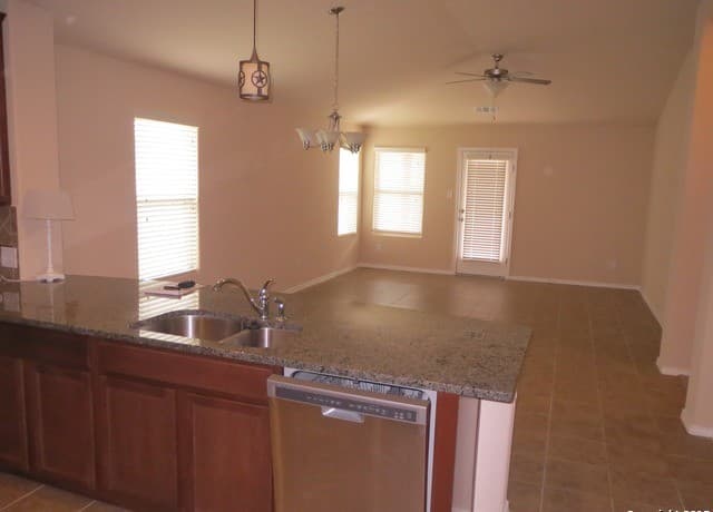 10438  Bulwark Peak, Converse, TX 78109 — photo 4