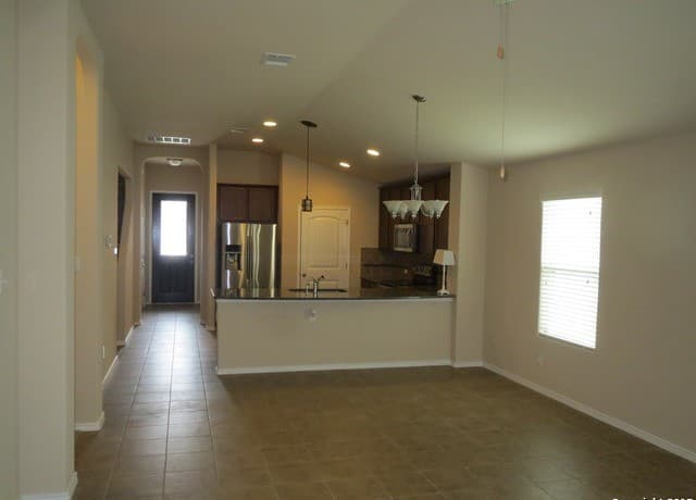 10438  Bulwark Peak, Converse, TX 78109 — photo 5