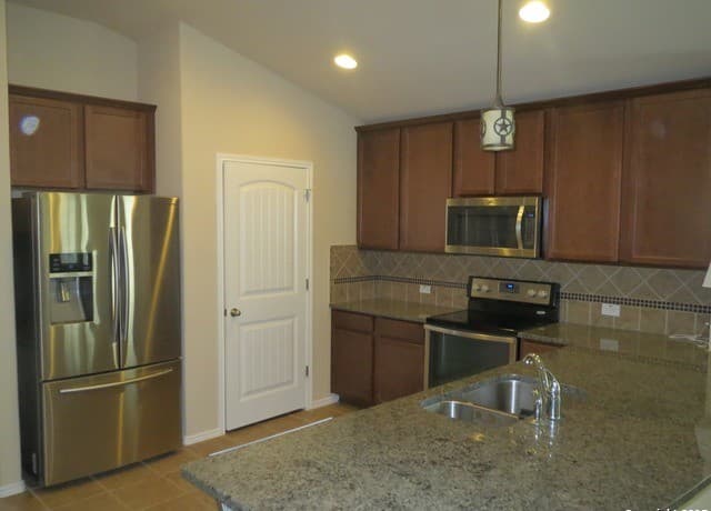 10438  Bulwark Peak, Converse, TX 78109 — photo 6
