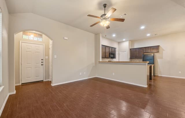 293  Rosalie Dr, New Braunfels, TX 78130 — photo 2