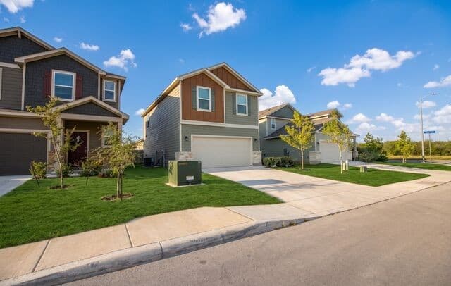 12407  Hurdelbrink Rnch, San Antonio, TX 78245 — photo 2
