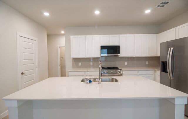 12407  Hurdelbrink Rnch, San Antonio, TX 78245 — photo 8