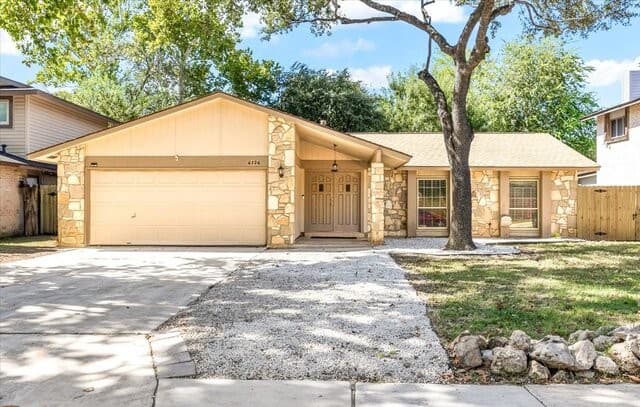 6126  Lyngrove St, San Antonio, TX 78249 — photo 2