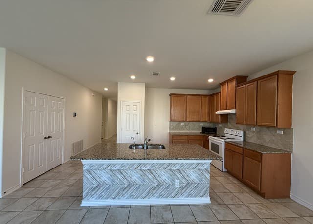 2007  Stepping Stone, New Braunfels, TX 78130 — photo 13