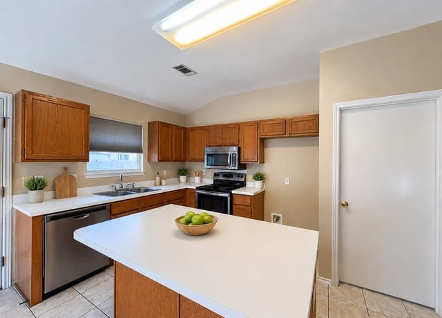 7306  Kingsland, San Antonio, TX 78244 — photo 4