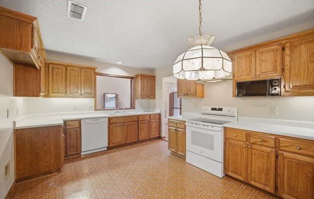 16719  Springhill Dr, San Antonio, TX 78232 — photo 17