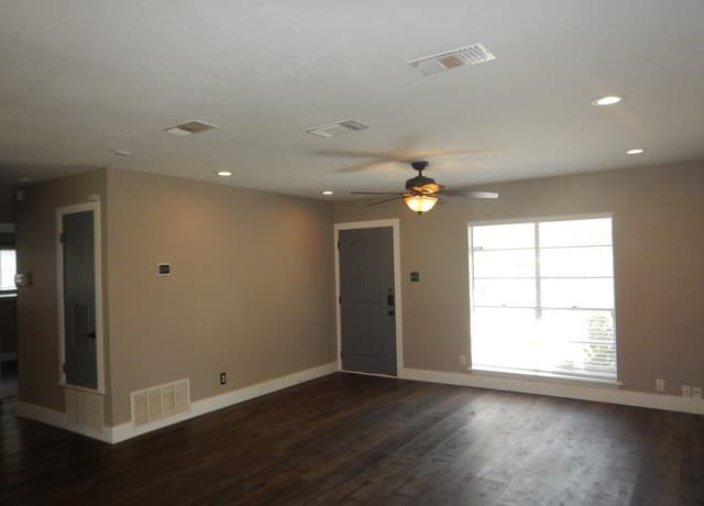 14139  Swallow Dr, San Antonio, TX 78217 — photo 2
