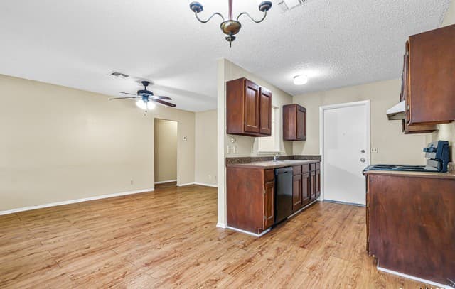 5223  Galacino St, San Antonio, TX 78247 — photo 8
