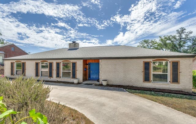 414 E Hathaway Dr