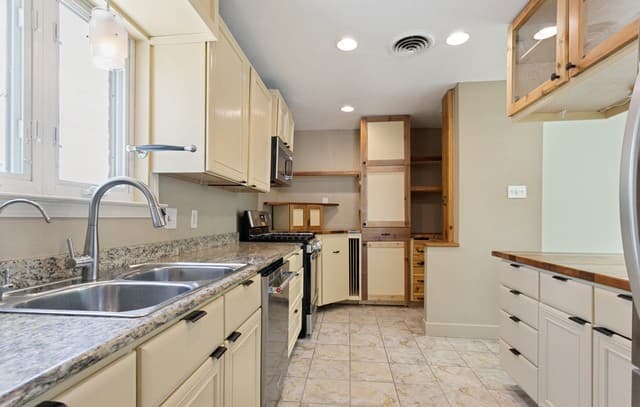 414 E Hathaway Dr, San Antonio, TX 78209 — photo 13