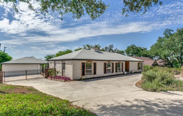 414 E Hathaway Dr, San Antonio, TX 78209 — photo 2