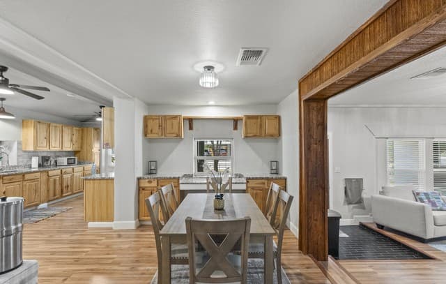 2414  Texas Ave, San Antonio, TX 78228 — photo 2