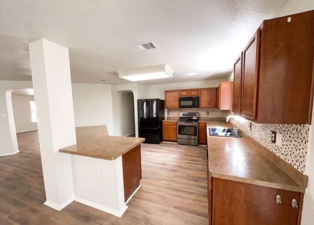 603  Mathis Mdw, San Antonio, TX 78251 — photo 11