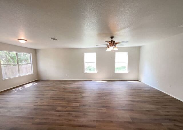 603  Mathis Mdw, San Antonio, TX 78251 — photo 6
