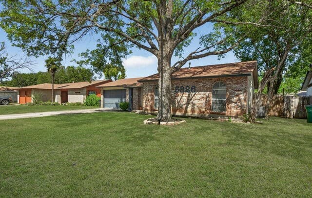 5826  Cliff Walk Dr, San Antonio, TX 78250 — photo 2