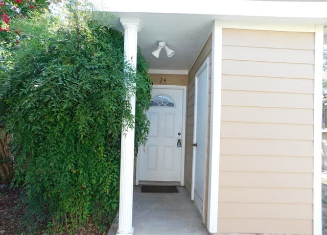 7322  Oak Manor Dr Unit 24, San Antonio, TX 78229 — photo 2