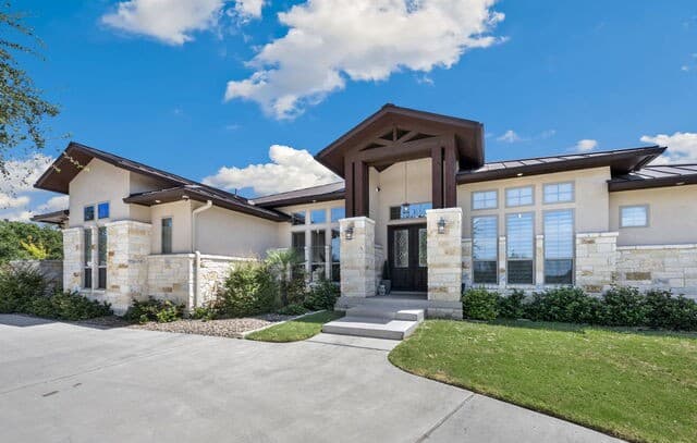 10542  Kendall Canyon, San Antonio, TX 78255 — photo 4