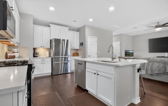 21007  Chestnut Cv, San Antonio, TX 78266 — photo 14