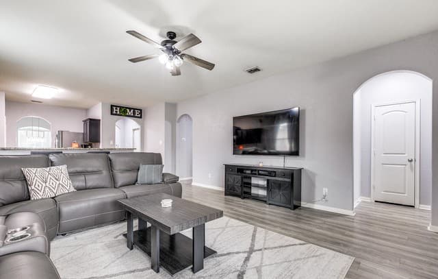 12114  Luckey Smt, San Antonio, TX 78252 — photo 4
