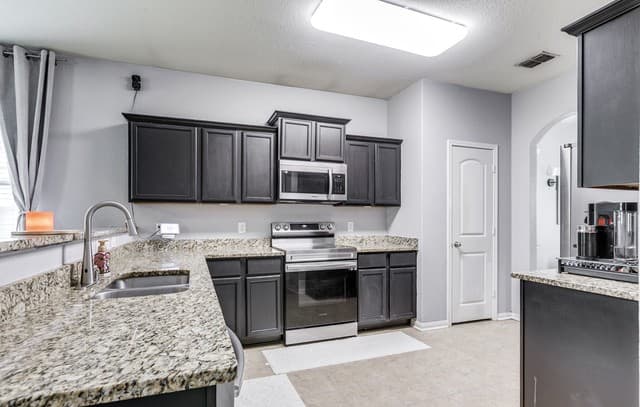 12114  Luckey Smt, San Antonio, TX 78252 — photo 5