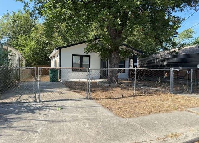3022  El Paso St, San Antonio, TX 78207 — photo 2