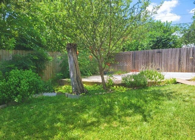 7007  Forest Grv, San Antonio, TX 78240 — photo 21