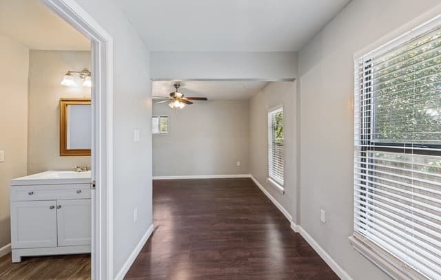 1047  Poinsettia, San Antonio, TX 78202 — photo 11