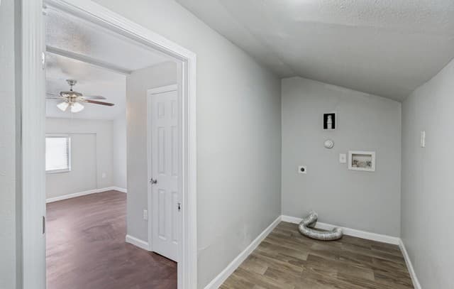 1047  Poinsettia, San Antonio, TX 78202 — photo 13