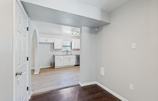 1047  Poinsettia, San Antonio, TX 78202 — photo 14