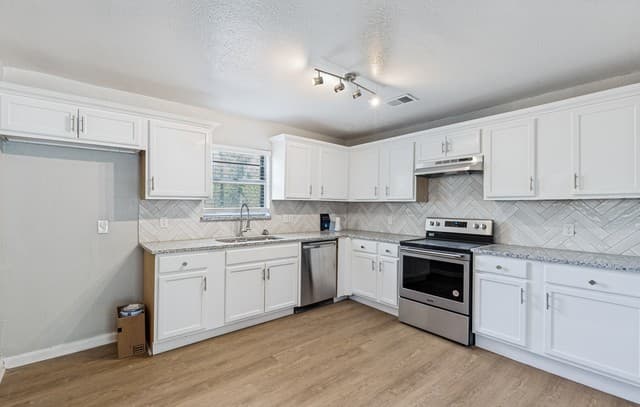 1047  Poinsettia, San Antonio, TX 78202 — photo 4