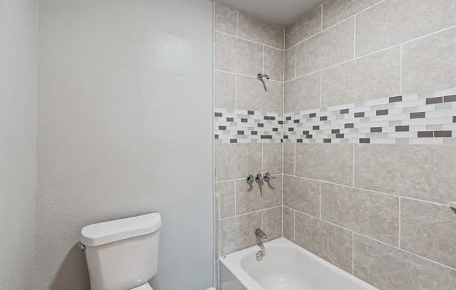 1047  Poinsettia, San Antonio, TX 78202 — photo 5