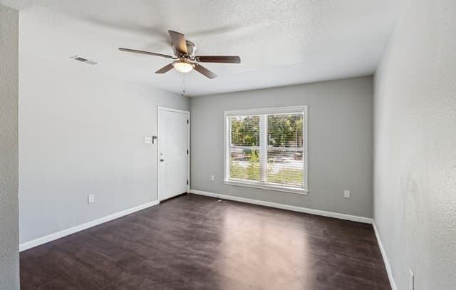 1047  Poinsettia, San Antonio, TX 78202 — photo 8