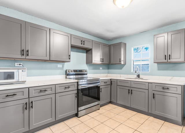 706  4th. St., Floresville, TX 78114 — photo 10
