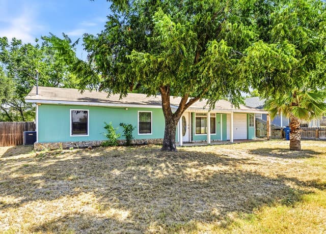 706  4th. St., Floresville, TX 78114 — photo 2